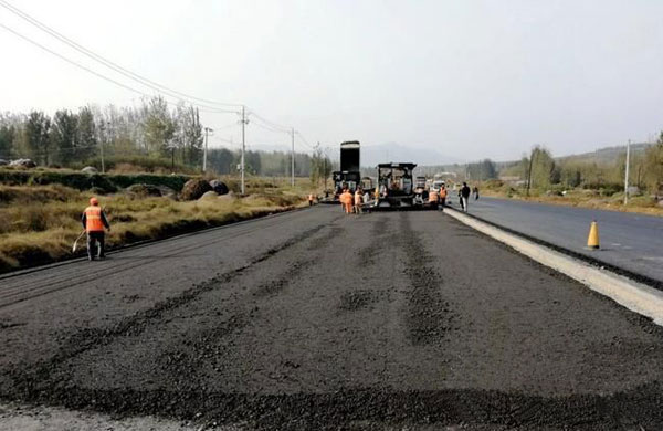 钢渣铺城的道路