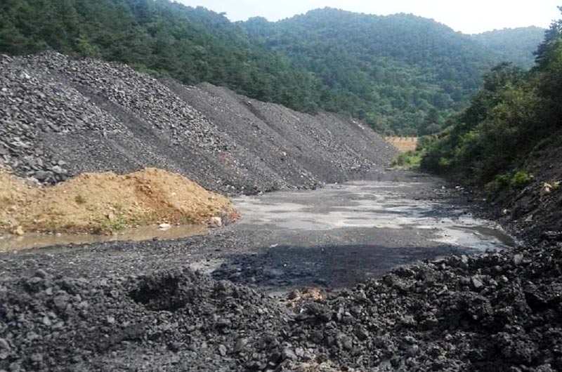 煤矸石大量堆砌严重污染环境